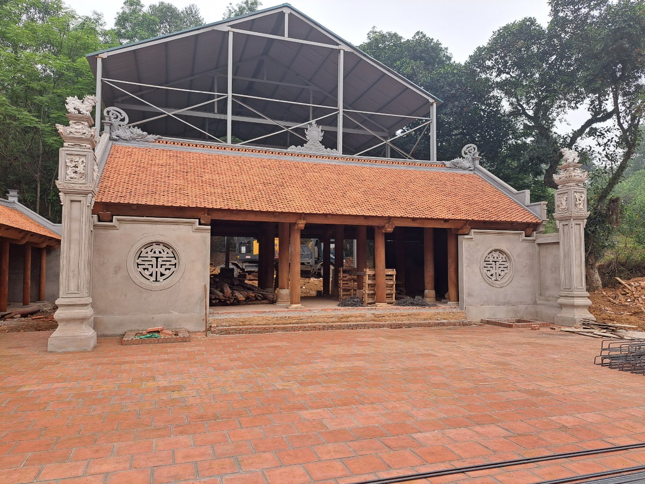 Tòa Tiền bái  đền Y Sơn sau  xây dựng